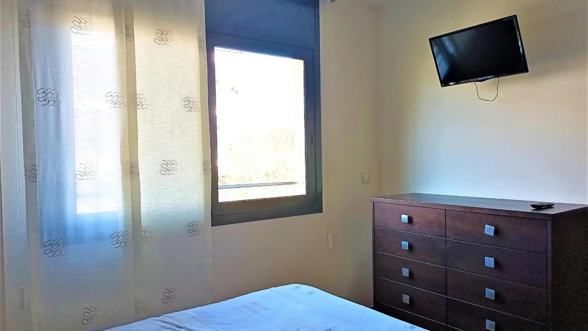 Apartment Apartamento En Roses: Terraza, A/A, Wifi, Parking, 2ª Linea De Playa - Es-258-89