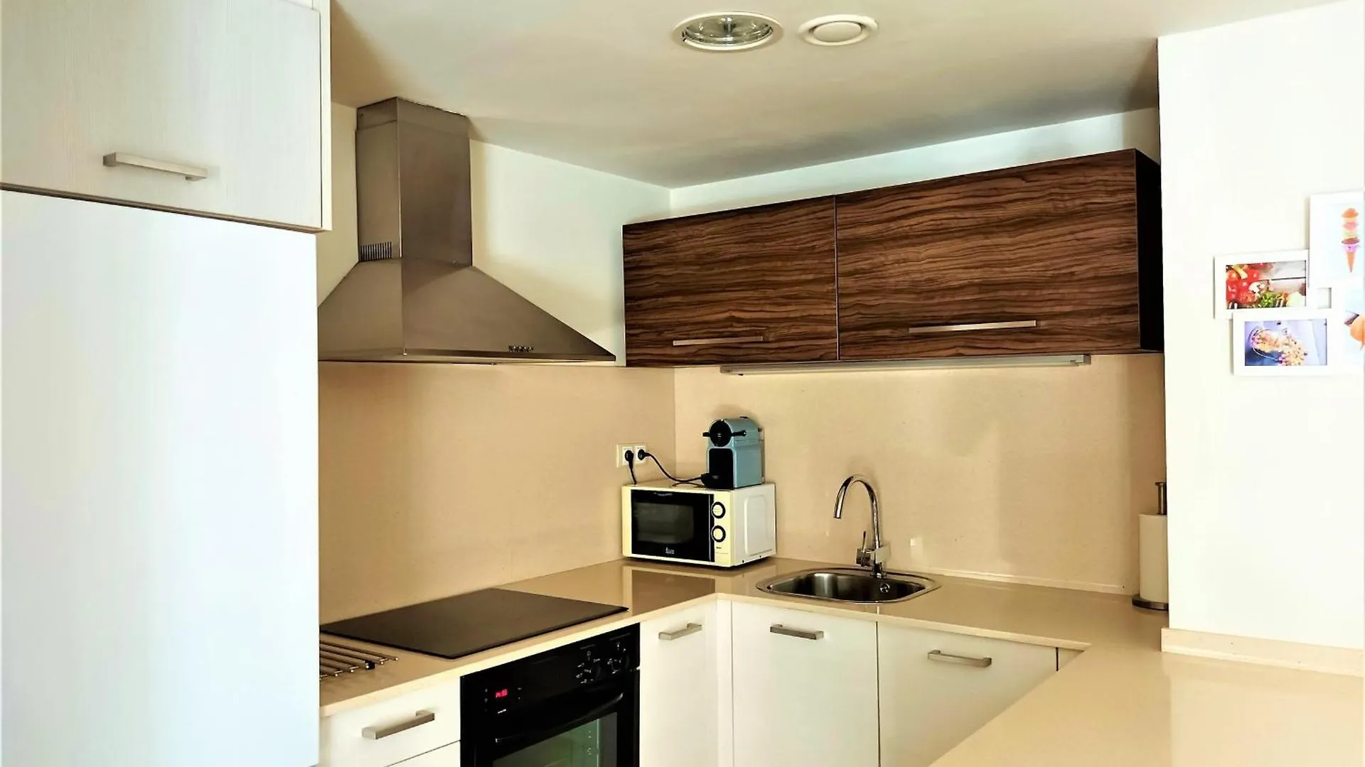 Apartment Apartamento En Roses: Terraza, A/A, Wifi, Parking, 2ª Linea De Playa - Es-258-89