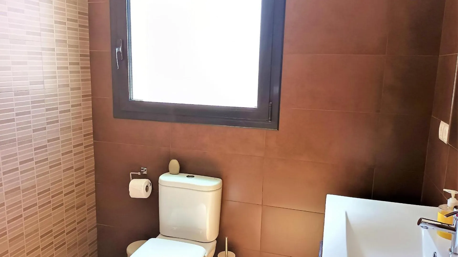 Apartamento En Roses: Terraza, A/A, Wifi, Parking, 2ª Linea De Playa - Es-258-89 0*, Roses