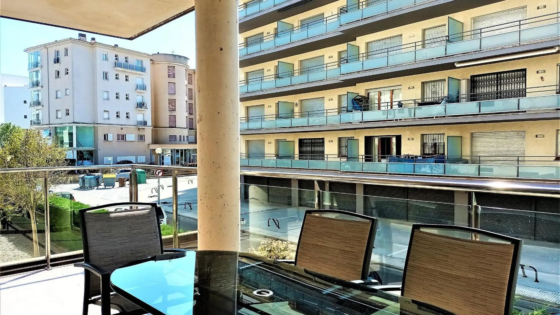 Apartamento En Roses: Terraza, A/A, Wifi, Parking, 2ª Linea De Playa - Es-258-89 contacts