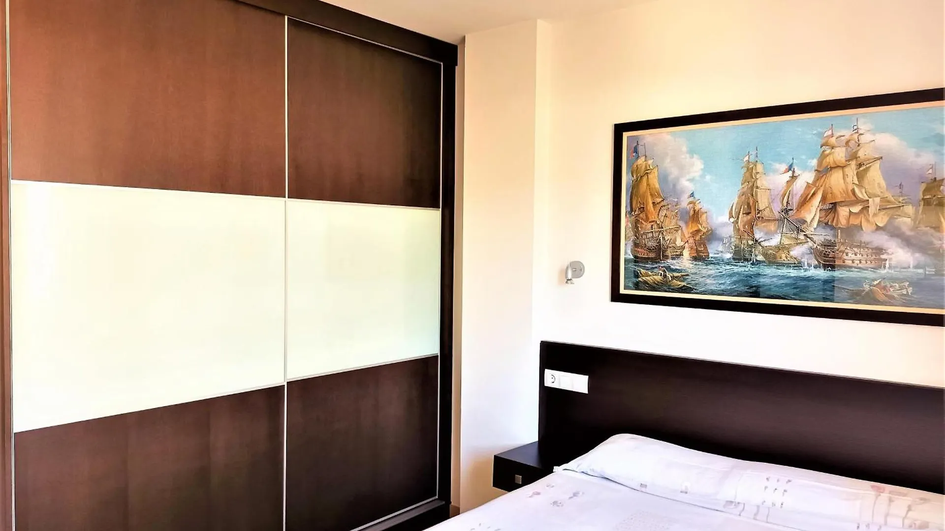 Apartamento En Roses: Terraza, A/A, Wifi, Parking, 2ª Linea De Playa - Es-258-89 Apartment Roses