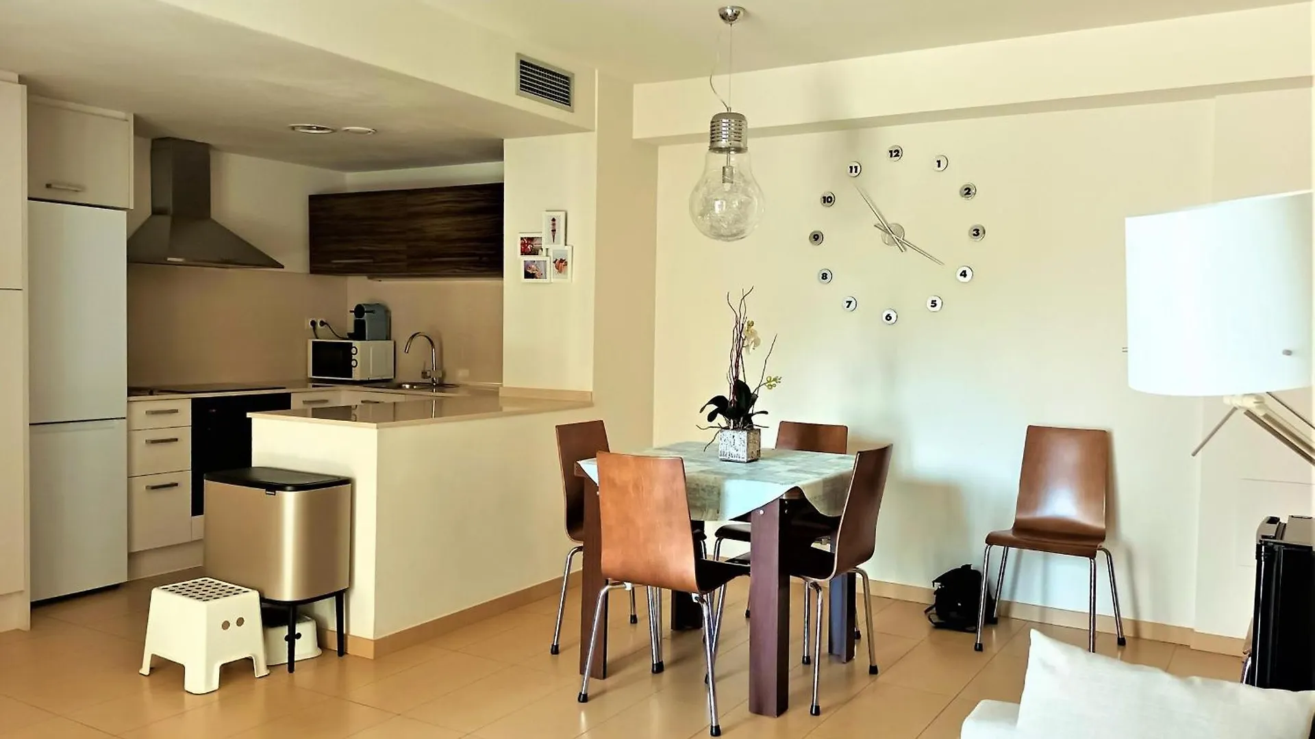 Apartamento En Roses: Terraza, A/A, Wifi, Parking, 2ª Linea De Playa - Es-258-89