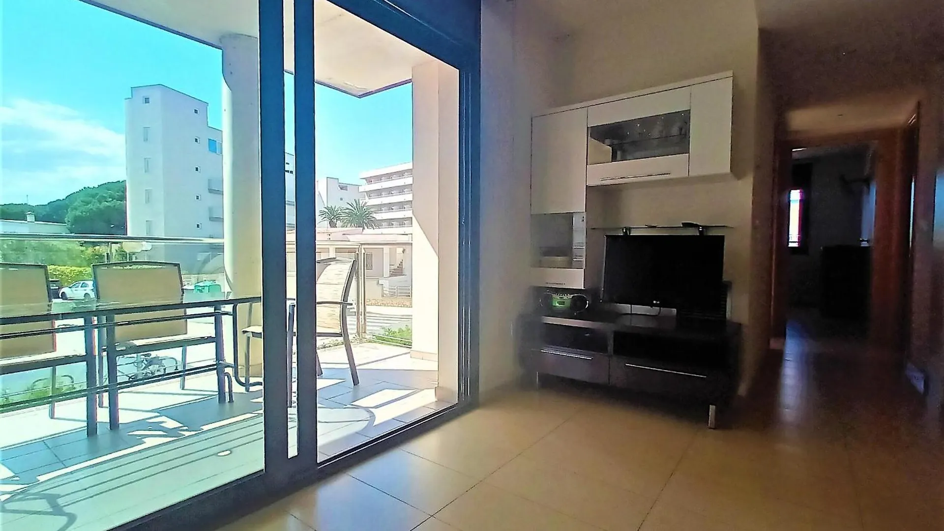 Apartamento En Roses: Terraza, A/A, Wifi, Parking, 2ª Linea De Playa - Es-258-89 Apartment