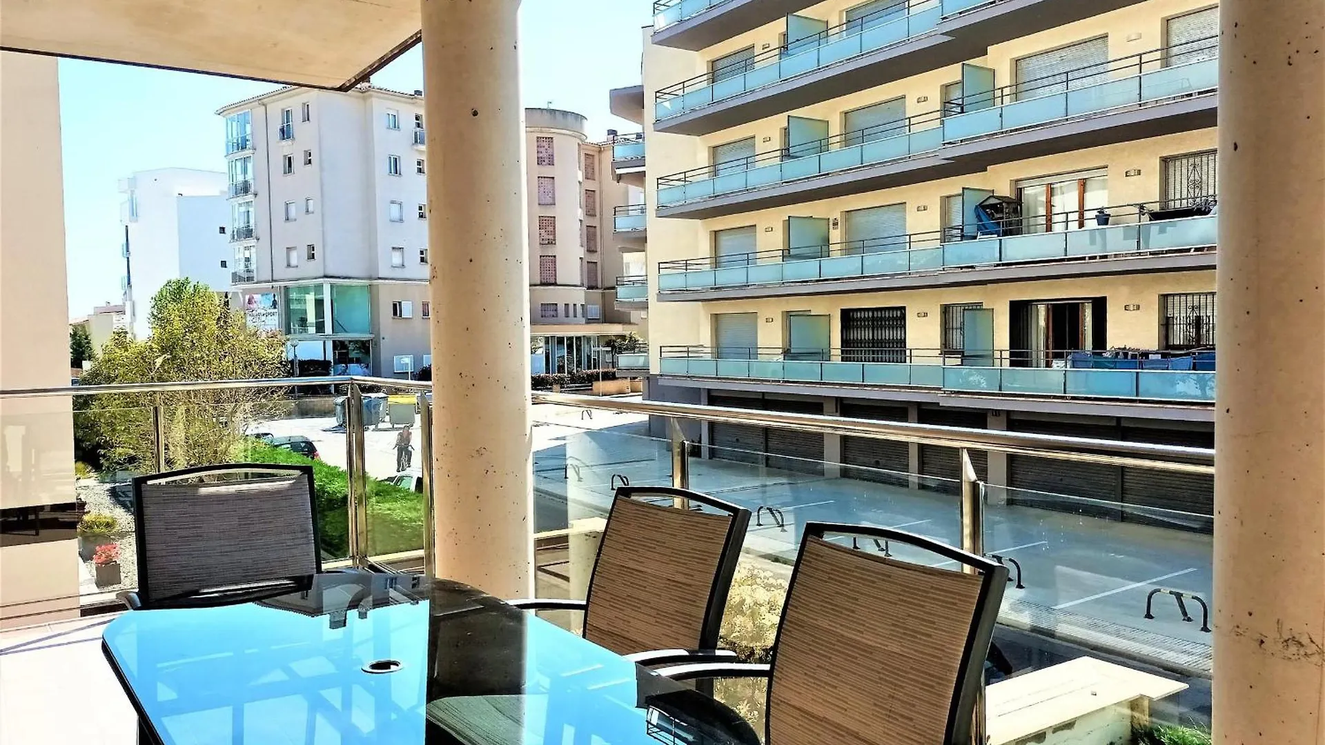 Apartamento En Roses: Terraza, A/A, Wifi, Parking, 2ª Linea De Playa - Es-258-89 0*, Roses Spain